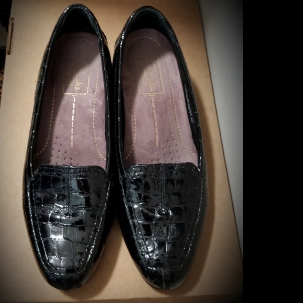 CLARKS EVERYDAY PATENT LEATHER BLACK SHOES